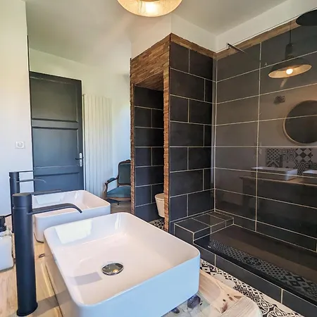 Maison Renovee Avec Piscine, Parc Arbore Et Proche De La Gare A - Fr-1-582-469