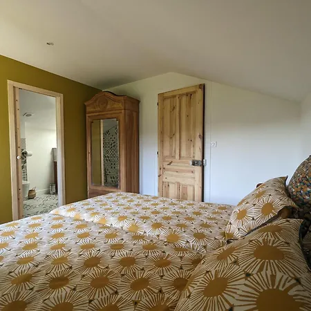 Hébergement de vacances Maison Rénovée Avec Piscine, Parc Arboré Et Proche De La Gare à Chamalières-sur-loire - Fr-1-582-469