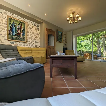 Hébergement de vacances Maison Rénovée Avec Piscine, Parc Arboré Et Proche De La Gare à Chamalières-sur-loire - Fr-1-582-469 Chamalières-sur-Loir