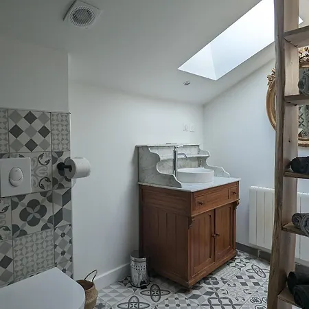 Hébergement de vacances Maison Rénovée Avec Piscine, Parc Arboré Et Proche De La Gare à Chamalières-sur-loire - Fr-1-582-469