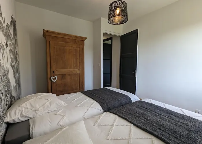 Hébergement de vacances Maison Rénovée Avec Piscine, Parc Arboré Et Proche De La Gare à Chamalières-sur-loire - Fr-1-582-469